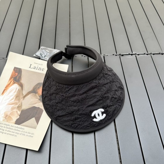 CHANEL empty top hat