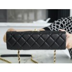 𝗖𝗛𝗔𝗡𝗘𝗟 23p alphabet chain mouth flap bag