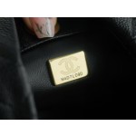 𝗖𝗛𝗔𝗡𝗘𝗟✦ 23P Spring Summer New Love adjustable buckle HoBo bag