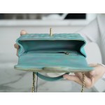 𝗖𝗛𝗔𝗡𝗘𝗟 𝗖𝗹𝗮𝘀𝘀𝗶𝗰 𝗙𝗹𝗮𝗽 2022 Portable ℂ𝔽 𝑀𝑖𝑛𝑖 Gradient green