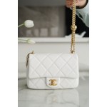 𝗖𝗛𝗔𝗡𝗘𝗟✦𝗖𝗹𝗮𝘀𝘀𝗶𝗰 𝗙𝗹𝗮𝗽23P spring and summer new love adjustment buckle square fat man white