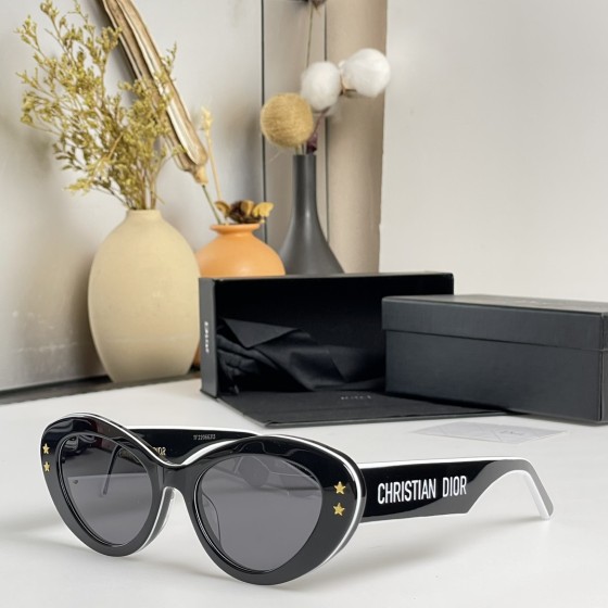 DIORPACIFIC B1U classic two-color combination ~Gold finish star hardware on front • Acetate temples