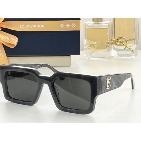 LOUIS VUITTON✨✨✨MODEL：Z1579