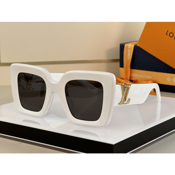 LOUIS VUITTON Z2302U