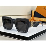 LOUIS VUITTON Z2302U