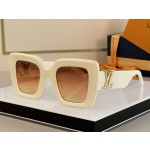 LOUIS VUITTON Z2302U