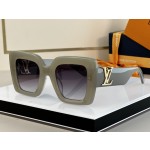 LOUIS VUITTON Z2302U