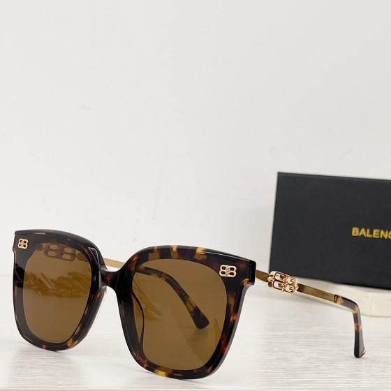 BALENCIAGE MODEL: BB0287S