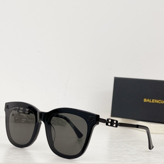BALENCIAGE MODEL: BB0288S