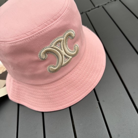 Celine's original single fisherman hat, his sun hat with a large brim