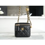 𝗖𝗛𝗔𝗡𝗘𝗟✦ Metal ball series Genuine leather Inside cloth renewed cowhide with built-in small mirror 𝟐𝟐𝐛 New small box