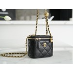 𝗖𝗛𝗔𝗡𝗘𝗟✦ Metal ball series Genuine leather Inside cloth renewed cowhide with built-in small mirror 𝟐𝟐𝐛 New small box