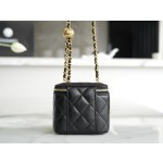 𝗖𝗛𝗔𝗡𝗘𝗟✦ Metal ball series Genuine leather Inside cloth renewed cowhide with built-in small mirror 𝟐𝟐𝐛 New small box