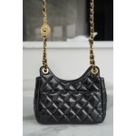 𝗖𝗛𝗔𝗡𝗘𝗟✦23𝑪 Early Spring Resort Collection Bright crinkled calfskin with gold metal Wave bag Black Small