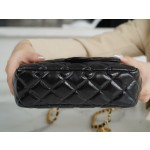 𝗖𝗛𝗔𝗡𝗘𝗟✦23𝑪 Early Spring Resort Collection Bright crinkled calfskin with gold metal Wave bag Black Small