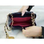 𝗖𝗛𝗔𝗡𝗘𝗟✦23𝑪 Early Spring Resort Collection Bright crinkled calfskin and gold metal Wave bag Medium Navy 🌊