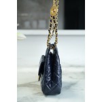 𝗖𝗛𝗔𝗡𝗘𝗟✦23𝑪 Early Spring Resort Collection Bright crinkled calfskin and gold metal Wave bag Medium Navy 🌊