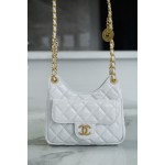 𝗖𝗛𝗔𝗡𝗘𝗟✦23𝑪 Early Spring Resort Collection Bright crinkled calfskin and gold metal Wave bag small white