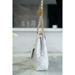 𝗖𝗛𝗔𝗡𝗘𝗟✦23𝑪 Early Spring Resort Collection Bright crinkled calfskin and gold metal Wave bag Medium White