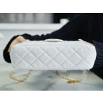 𝗖𝗛𝗔𝗡𝗘𝗟✦23𝑪 Early Spring Resort Collection Bright crinkled calfskin and gold metal Wave bag Medium White