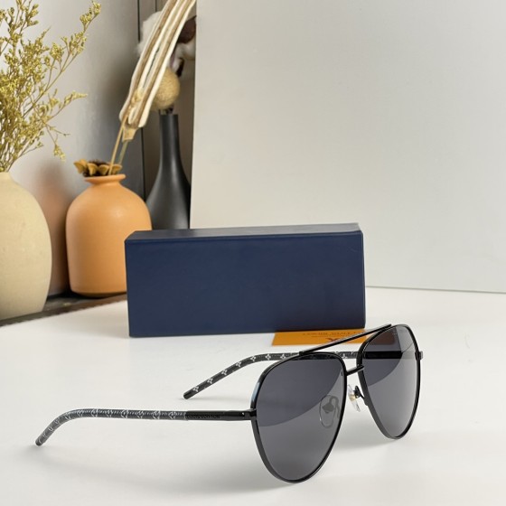 LOUIS VUITTON Model：Z1797U