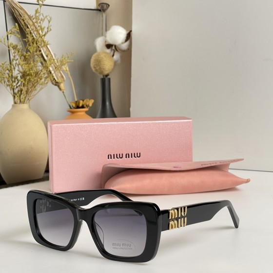 MIUMIU MODEL：MU 07YS