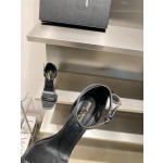 𝙎𝙖𝙞𝙣𝙩 𝙇𝙖𝙪𝙧𝙚𝙣𝙩 | 𝟐𝟎𝟐𝟏/𝐒𝐒 𝐧𝐞𝐰 YSL｜A beautiful classic Alphabet high-heeled sandals