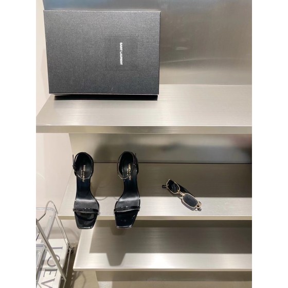 𝙎𝙖𝙞𝙣𝙩 𝙇𝙖𝙪𝙧𝙚𝙣𝙩 | 𝟐𝟎𝟐𝟏/𝐒𝐒 𝐧𝐞𝐰 YSL｜A beautiful classic Alphabet high-heeled sandals