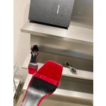 𝙎𝙖𝙞𝙣𝙩 𝙇𝙖𝙪𝙧𝙚𝙣𝙩 | 𝟐𝟎𝟐𝟏/𝐒𝐒 𝐧𝐞𝐰 YSL｜A beautiful classic Alphabet high-heeled sandals