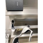 𝙎𝙖𝙞𝙣𝙩 𝙇𝙖𝙪𝙧𝙚𝙣𝙩 | 𝟐𝟎𝟐𝟏/𝐒𝐒 𝐧𝐞𝐰 YSL｜A beautiful classic Alphabet high-heeled sandals