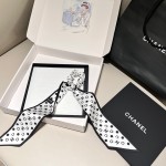 𝐂𝐡𝐚𝐧𝐞𝐥 "Polaroid" 2-in-1 hair tie ➕ribbon 100% silk polka dot black and white