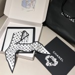 𝐂𝐡𝐚𝐧𝐞𝐥 "Polaroid" 2-in-1 hair tie ➕ribbon 100% silk polka dot black and white