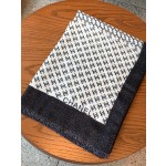 𝐂𝐡𝐚𝐧𝐞𝐥 【Houndstooth Double C Logo】Cashmere Printed Square Scarf
