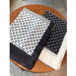 𝐂𝐡𝐚𝐧𝐞𝐥 【Houndstooth Double C Logo】Cashmere Printed Square Scarf
