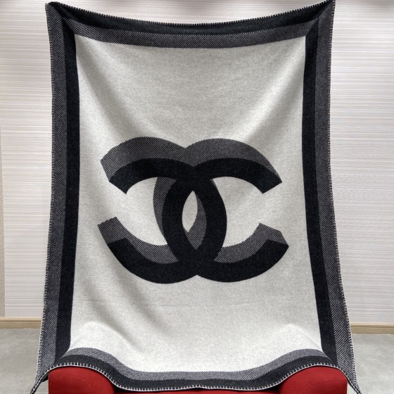 𝐂𝐡𝐚𝐧𝐞𝐥 [Black and gray - blanket]