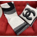 𝐂𝐡𝐚𝐧𝐞𝐥 [Black and gray - blanket]