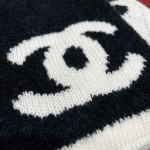 𝐂𝐡𝐚𝐧𝐞𝐥 Character No. 5 scarf 🧣 Double-sided two-color jacquard scarf 49% cashmere ➕ 40% wool ➕ 11% silk fabric