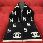 𝐂𝐡𝐚𝐧𝐞𝐥 Character No. 5 scarf 🧣 Double-sided two-color jacquard scarf 49% cashmere ➕ 40% wool ➕ 11% silk fabric