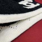 𝐂𝐡𝐚𝐧𝐞𝐥 Character No. 5 scarf 🧣 Double-sided two-color jacquard scarf 49% cashmere ➕ 40% wool ➕ 11% silk fabric