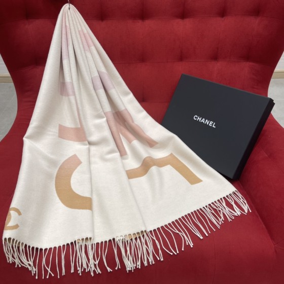 𝐂𝐡𝐚𝐧𝐞𝐥 shawl scarf 🧣 dual-use 53% cashmere ➕ 47% wool