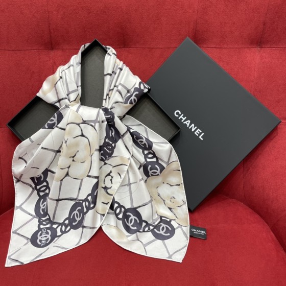 𝐂𝐡𝐚𝐧𝐞𝐥 The hottest square scarf in the camellia element 100% mulberry silk 90*90CM