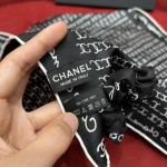 𝐂𝐡𝐚𝐧𝐞𝐥 Combination of square scarf ➕ hair band