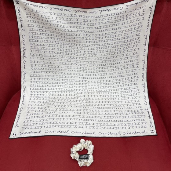 𝐂𝐡𝐚𝐧𝐞𝐥 Combination of square scarf ➕ hair band