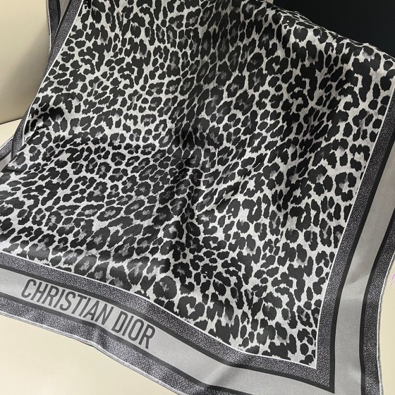 𝐃𝐢𝐨𝐫 ·《Leopard Print Square Scarf》 Gold 100% Silk