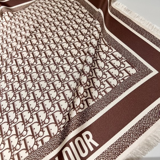 𝐃𝐢𝐨𝐫 ·"Bookmark Square Scarf" caramel color 100% mulberry silk