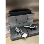 𝙎𝙖𝙞𝙣𝙩 𝙇𝙖𝙪𝙧𝙚𝙣𝙩 | 𝟐𝟎𝟐𝟐/𝐒𝐒 𝐧𝐞𝐰 YSL｜New Roman sandals crystal sheepskin