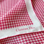 𝐃𝐢𝐨𝐫 ·"Houndstooth Square Scarf" rose red 100% mulberry silk