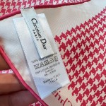 𝐃𝐢𝐨𝐫 ·"Houndstooth Square Scarf" rose red 100% mulberry silk