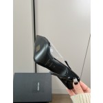 𝙎𝙖𝙞𝙣𝙩 𝙇𝙖𝙪𝙧𝙚𝙣𝙩 | 𝟐𝟎𝟐𝟐/𝐒𝐒 𝐧𝐞𝐰 YSL｜Runway models Saint Laurent high heels pvc film with patent leather pleated design