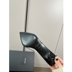 𝙎𝙖𝙞𝙣𝙩 𝙇𝙖𝙪𝙧𝙚𝙣𝙩 | 𝟐𝟎𝟐𝟐/𝐒𝐒 𝐧𝐞𝐰 YSL｜Runway models Saint Laurent high heels pvc film with patent leather pleated design